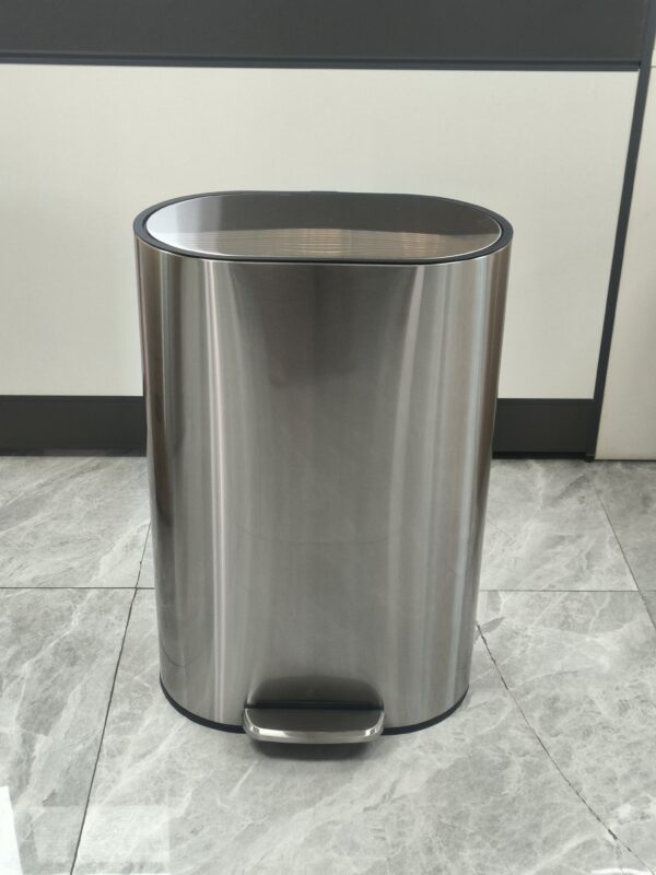T1048  Premium Large Capacity Pedal Trash Can for Modern Kitchen